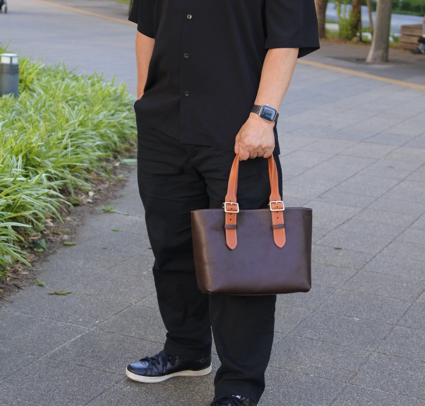 ARIA L size (Signature Brown)