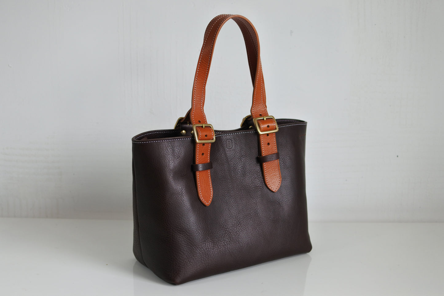 ARIA L size (Signature Brown)