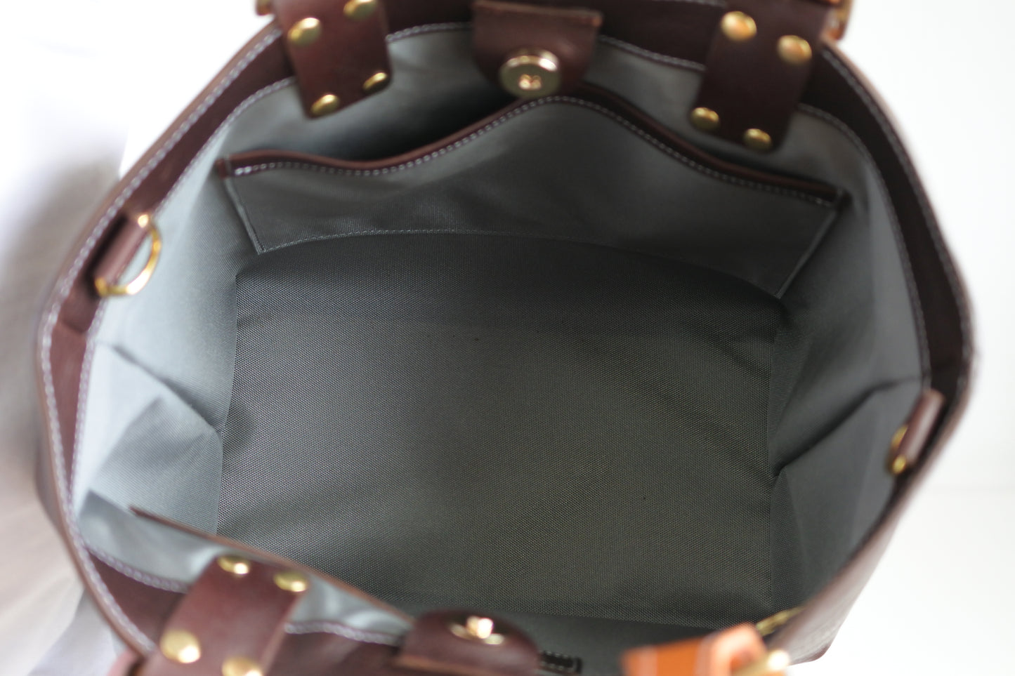 ARIA L size (Signature Brown)