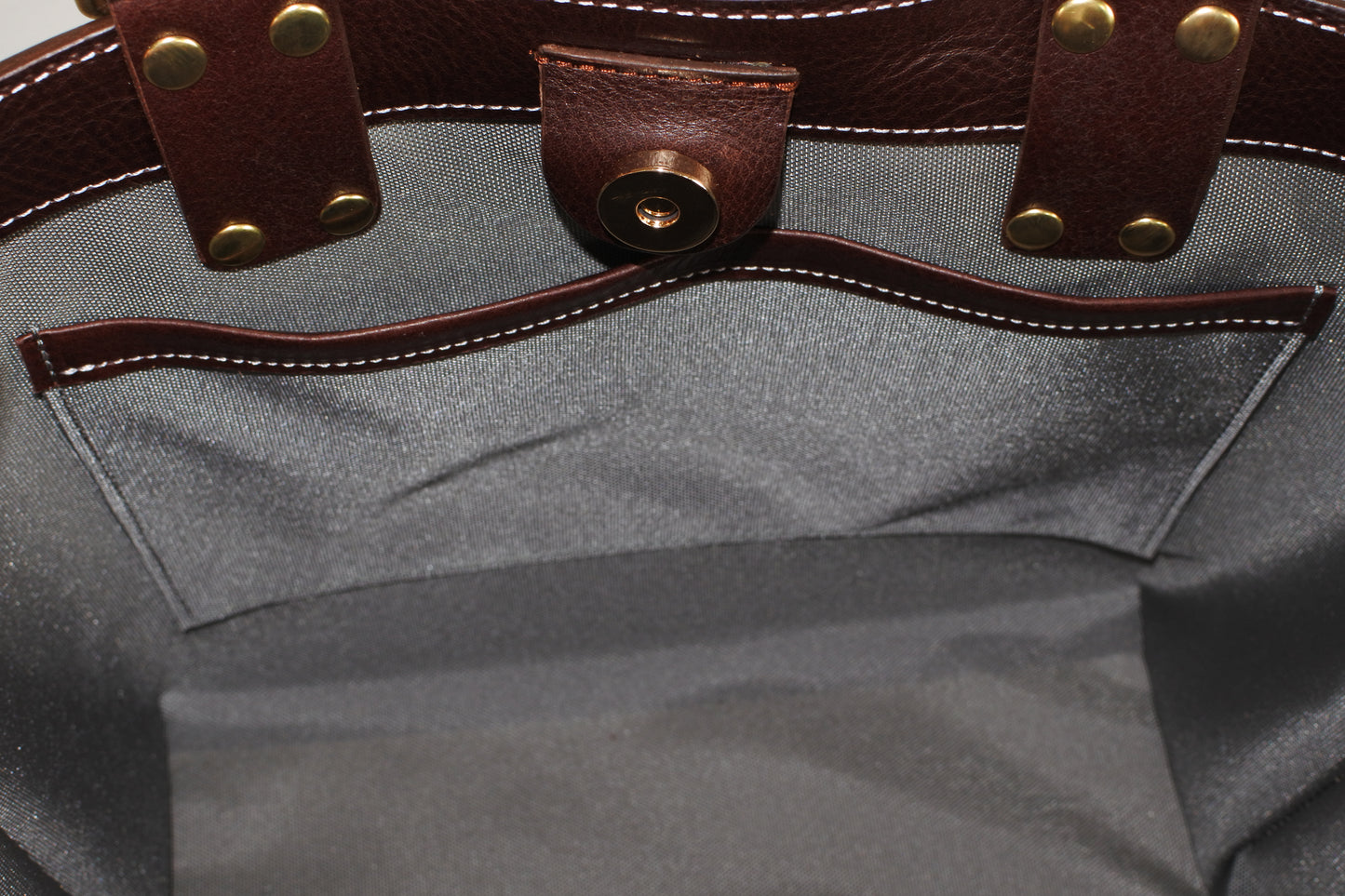 ARIA L size (Signature Brown)